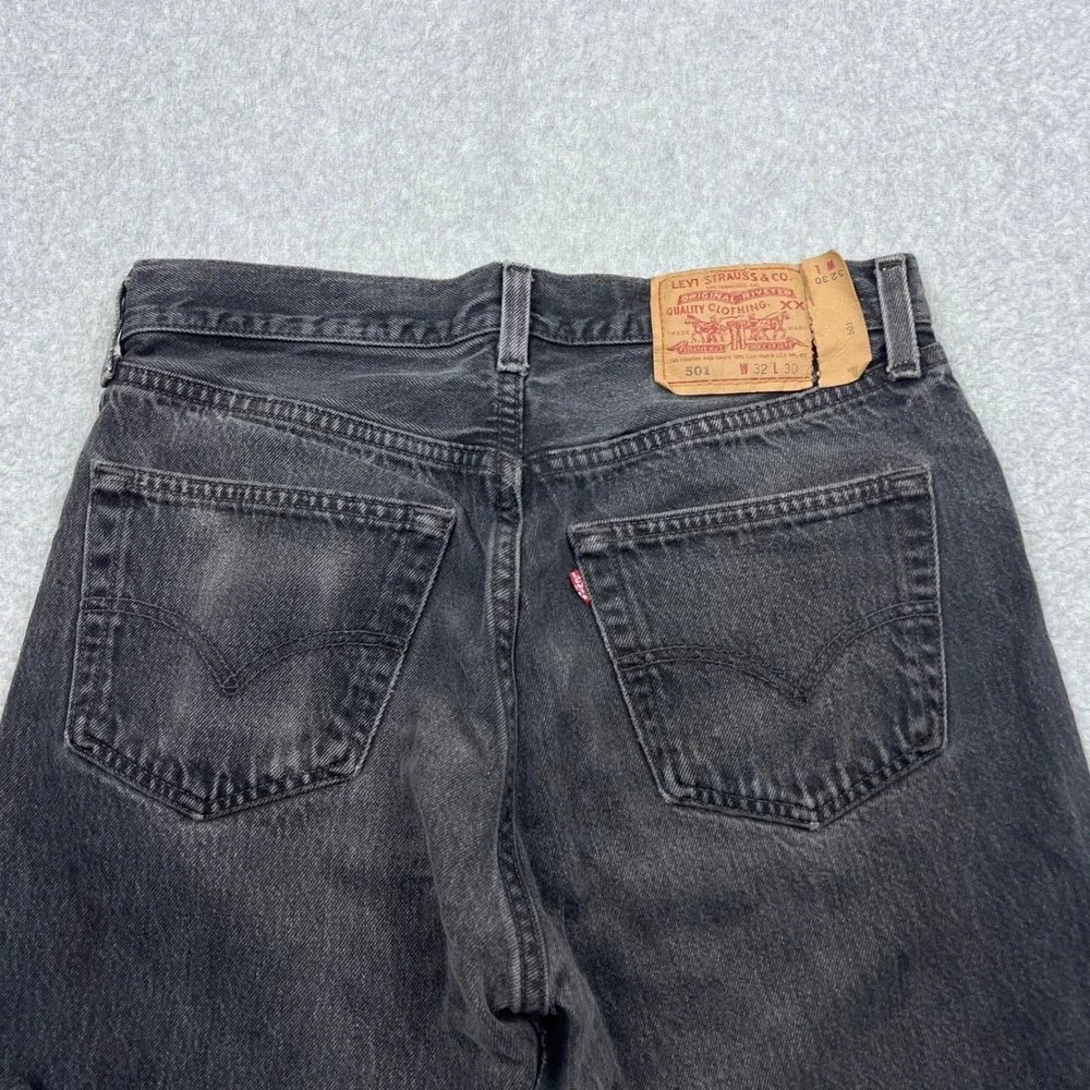 VTG Levis 501-0660 Jeans Mens 32x30 Black Fade Straight Button Fly USA Made 1996